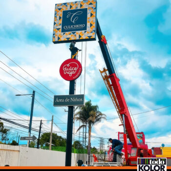 Anuncio unipolar, en lona oplex, panel de aluminio con iluminación Letras monumentales en acero inoxidable tipo flotantes Fachada de alucobond para agencias automovilísticas, centros comerciales, hoteles, plazas comerciales, tiendas departamentales Letras volumétricas de acrílico. letras volumétricas de aluminio. Iluminación led interior. Iluminación led posterior, Anuncios luminosos Toluca para taquerías, bancos, escuelas. Zona industrial Toluca, Metepec y CDMX. Letreros luminosos. Letras 3D Metepec monumentales, letras de acero metálicas, letras de aluminio, con realce, cajas de luz, cajas de luz tipo nube, logotipos, corporativos, letras con LED, logotipos en Neón Flex, logotipos y letras con luz, letreros para negocios, anuncios, corporativos, señalización, imagen, exterior, Publicidad exterior, letreros LED, logotipos para restaurantes Anuncios para restaurantes. Letras monumentales en acero inoxidable. Letras monumentales para pueblos mágicos. Cajas monumentales en lona backligth.Fachada de alucobond para agencias automovilísticas, centros comerciales, hoteles, plazas comerciales, tiendas departamentales Letras volumétricas de acrílico. letras volumétricas de aluminio. Iluminación led interior. Iluminación led posterior, Anuncios luminosos Toluca para taquerías, bancos, escuelas. Zona industrial Toluca, Metepec y CDMX. Letreros luminosos. Letras 3D Metepec monumentales, letras de acero metálicas, letras de aluminio, con realce, cajas de luz, cajas de luz tipo nube, logotipos, corporativos, letras con LED, logotipos en Neón Flex, logotipos y letras con luz, letreros para negocios, anuncios, corporativos, señalización, imagen, exterior, Publicidad exterior, letreros LED, logotipos para restaurantes Anuncios para restaurantes. Letras monumentales en acero inoxidable. Letras monumentales para pueblos mágicos. Cajas monumentales en lona backligth.