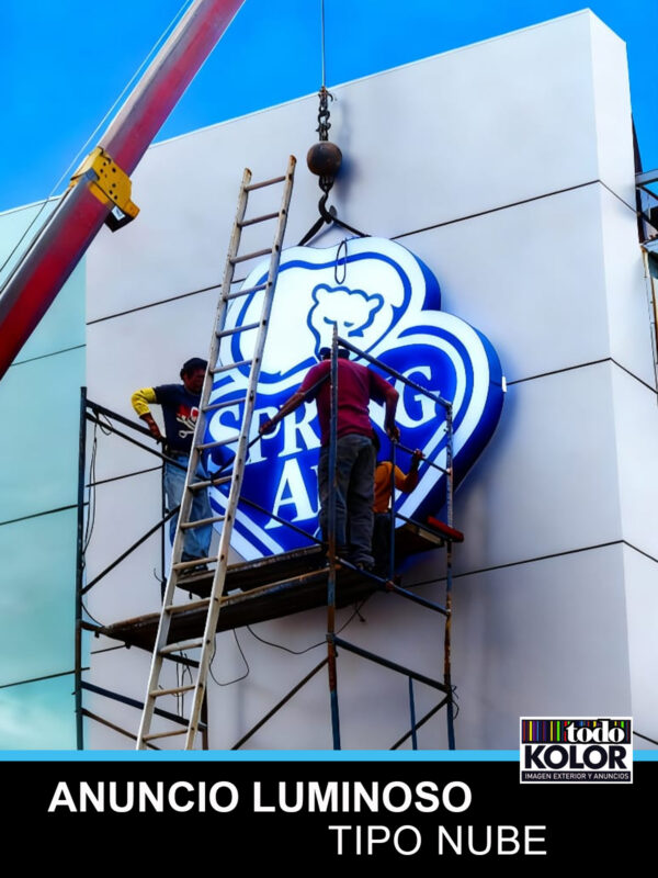 INSTALACIÓN DE ANUNCIO LUMINOSO TIPO NUBE PARA TIENDAS DEL DESCANSO