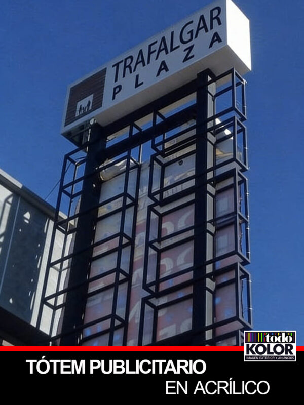TÓTEM EN ACRÍLICO PARA PLAZAS COMERCIALES