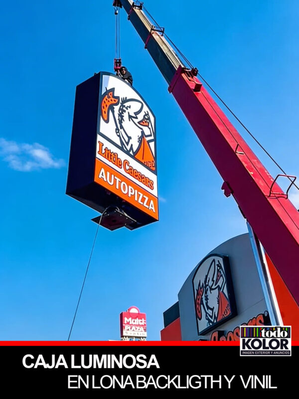 Anuncio Luminoso LITTLE CAESARS en Lona Backligth e Iluminación